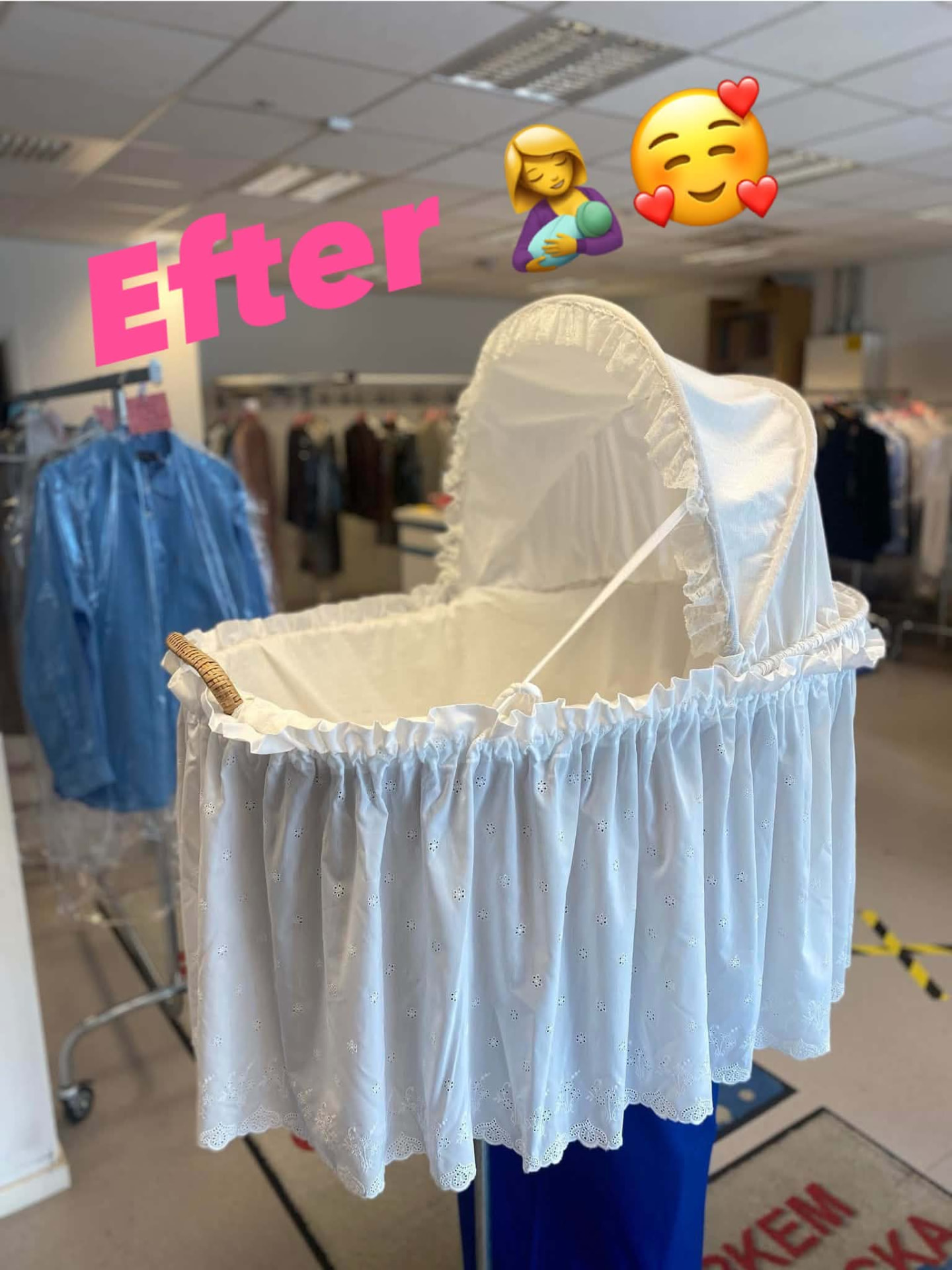 Korgvaggan med ny vit klädsel och volang efter