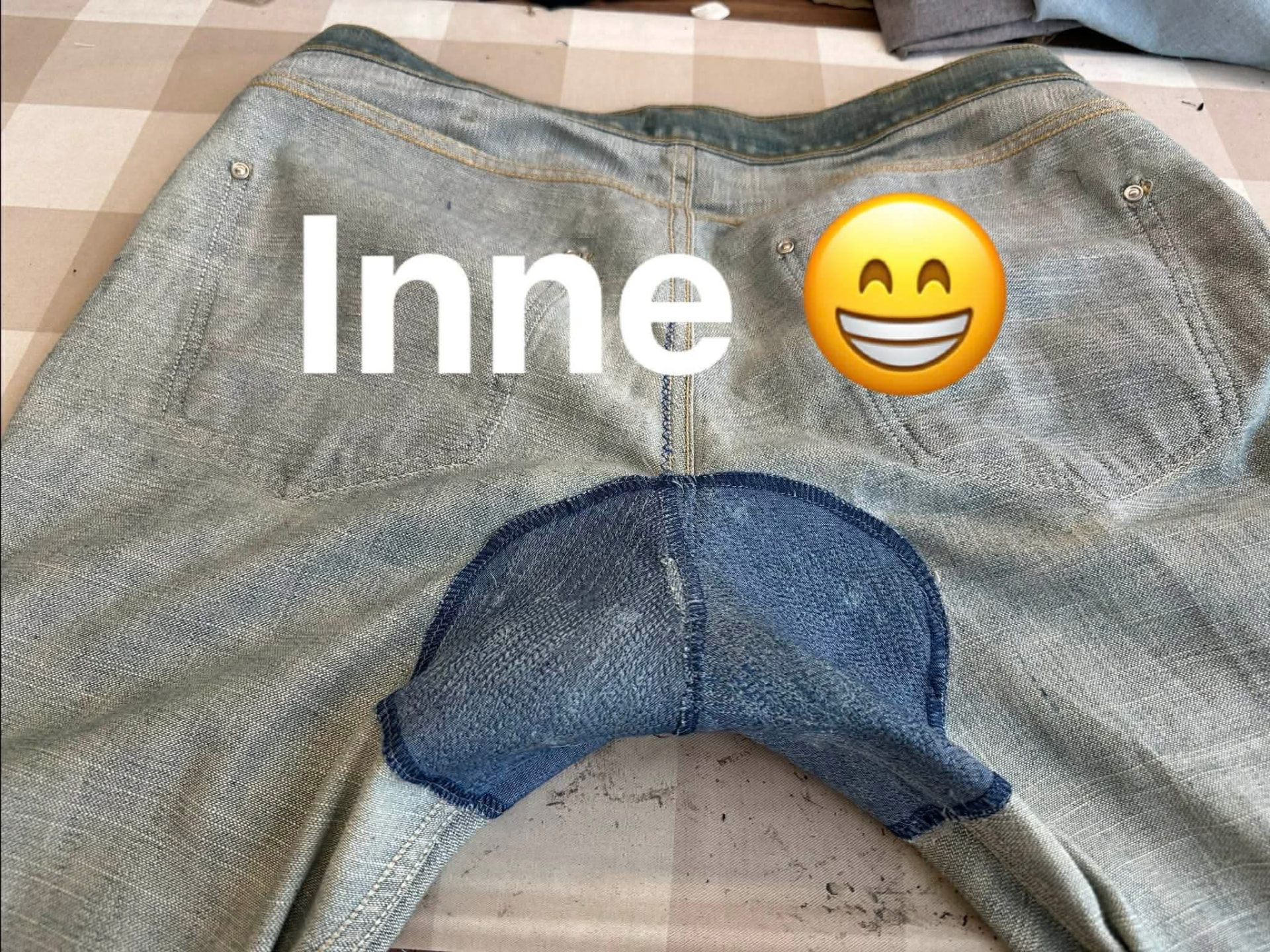 Insidan av Wrangler-jeansen med ny förstärkning
